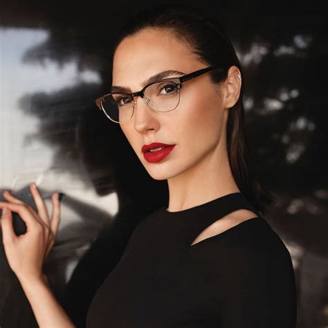 gal gadot eyeglasses